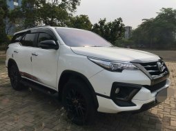 Toyota Fortuner 2.4 VRZ AT 2020 Putih 3