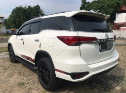 Toyota Fortuner 2.4 VRZ AT 2020 Putih 5