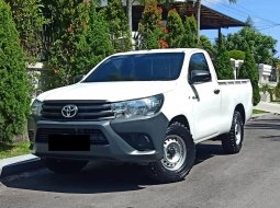 TOYOTA HILUX  PICK UP WHITE 2017  1