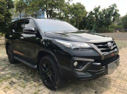 Toyota Fortuner 2.4 VRZ AT 2019 Hitam 2