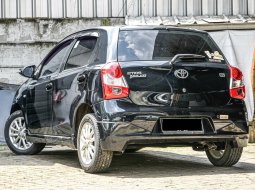 Toyota Etios 2012 1