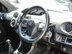Toyota Etios 2012 3