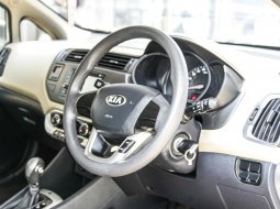 Kia Rio AT 2014 Minivan 3