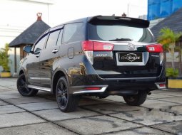 DKI Jakarta, Toyota Venturer 2017 kondisi terawat 3