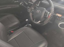 Mobil Toyota Sienta 2017 Q dijual, Jawa Timur 4