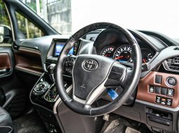 Toyota Voxy CVT 2019 Putih 4