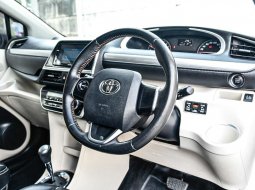 Toyota Sienta V 2017 5