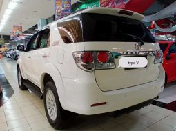 Jual mobil Toyota Fortuner V 2012 bekas, Jawa Timur 4