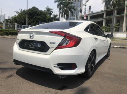 Honda Civic ES 2018 Sedan 4