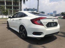 Honda Civic ES 2018 Sedan 5