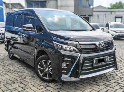 Toyota Voxy CVT 2018 Hitam 1