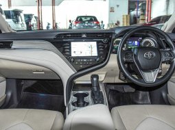 Toyota Camry 2.5 Hybrid 2019 Sedan 4