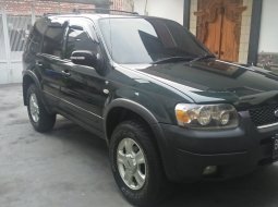 Ford Escape XLT 2003 SUV Ford escape thn 2003 tipe XLT 4x4 automatic bensin 3
