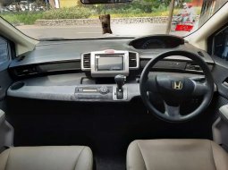 Dijual mobil bekas Honda Freed E, Jawa Timur  8