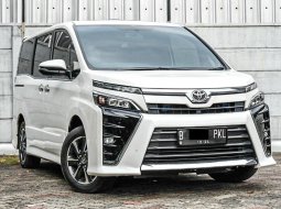Toyota Voxy CVT 2019 Putih 1