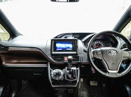 Toyota Voxy CVT 2019 Putih 4