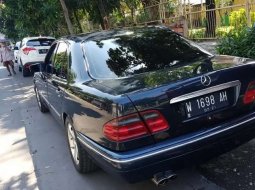 Mercedes-Benz 230E 1996 Jawa Timur dijual dengan harga termurah 3