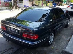 Mercedes-Benz 230E 1996 Jawa Timur dijual dengan harga termurah 2