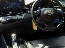 Mobil Toyota C-HR 2018 terbaik di Jawa Barat 7