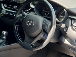 Mobil Toyota C-HR 2018 terbaik di Jawa Barat 6