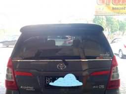 Mobil Toyota Kijang Innova 2013 E terbaik di Sumatra Selatan 7