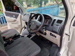 Dijual mobil bekas Daihatsu Luxio X, Jawa Tengah  12