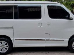 Dijual mobil bekas Daihatsu Luxio X, Jawa Tengah  8