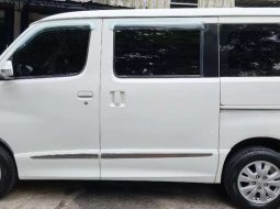 Dijual mobil bekas Daihatsu Luxio X, Jawa Tengah  9