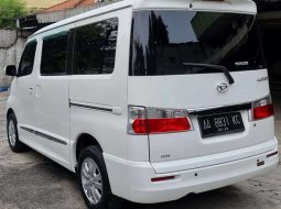 Dijual mobil bekas Daihatsu Luxio X, Jawa Tengah  6