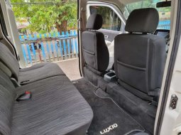 Dijual mobil bekas Daihatsu Luxio X, Jawa Tengah  13