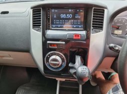 Dijual mobil bekas Daihatsu Luxio X, Jawa Tengah  18