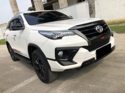 Toyota Fortuner 2.4 VRZ TRD AT 2020 Putih 2