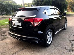 Honda HR-V 1.5L E CVT 2016 Hitam 4