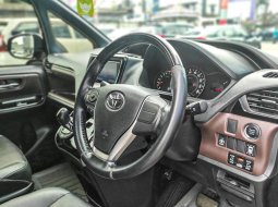 Toyota Voxy CVT 2018 Hitam 4
