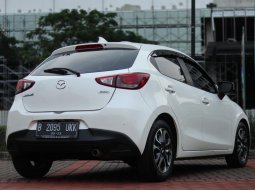 Mazda 2 R SkyActive 2017 AT Matic Putih mutiara Facelift Km Rendah Full Original!!! 7