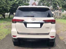 Toyota Fortuner 2.4 VRZ AT 2018 Putih 6