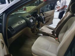 Mobil Toyota Kijang Innova 2013 G terbaik di DKI Jakarta 4