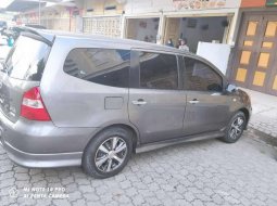 Sumatra Utara, jual mobil Nissan Grand Livina 2011 dengan harga terjangkau 2