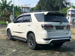 Toyota Fortuner 2015 Putih 4