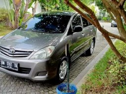 Riau, jual mobil Toyota Kijang Innova E 2010 dengan harga terjangkau 6