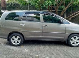 Riau, jual mobil Toyota Kijang Innova E 2010 dengan harga terjangkau 2