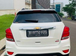 Jual mobil bekas murah Chevrolet TRAX LTZ 2017 di Banten 4