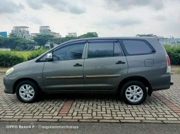 Jual Toyota Kijang Innova E 2010 harga murah di Banten 5