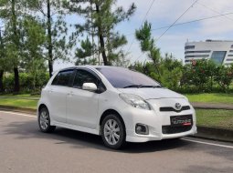 Toyota Yaris E 2012 1