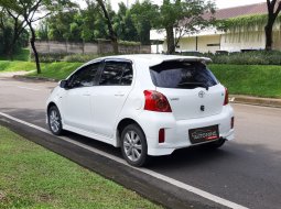 Toyota Yaris E 2012 6