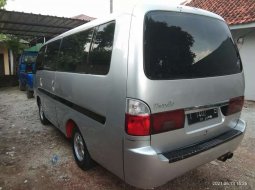 DKI Jakarta, Kia Travello 2010 kondisi terawat 2