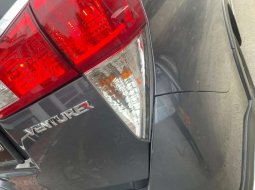 Toyota Venturer 2017 Sumatra Utara dijual dengan harga termurah 8