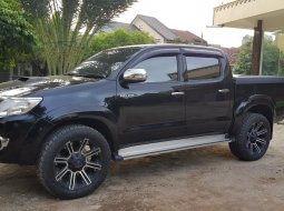 Toyota Hilux V 2014 Hitam 4