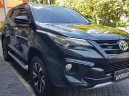 Jawa Timur, Toyota Fortuner VRZ 2019 kondisi terawat 5