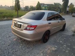 Mobil Honda City 2004 terbaik di Jawa Tengah 6